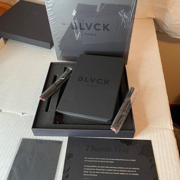 Blvck Notebook with 2 pens and cleaning cloth  New, Sealed Box - Picture 1 of 4